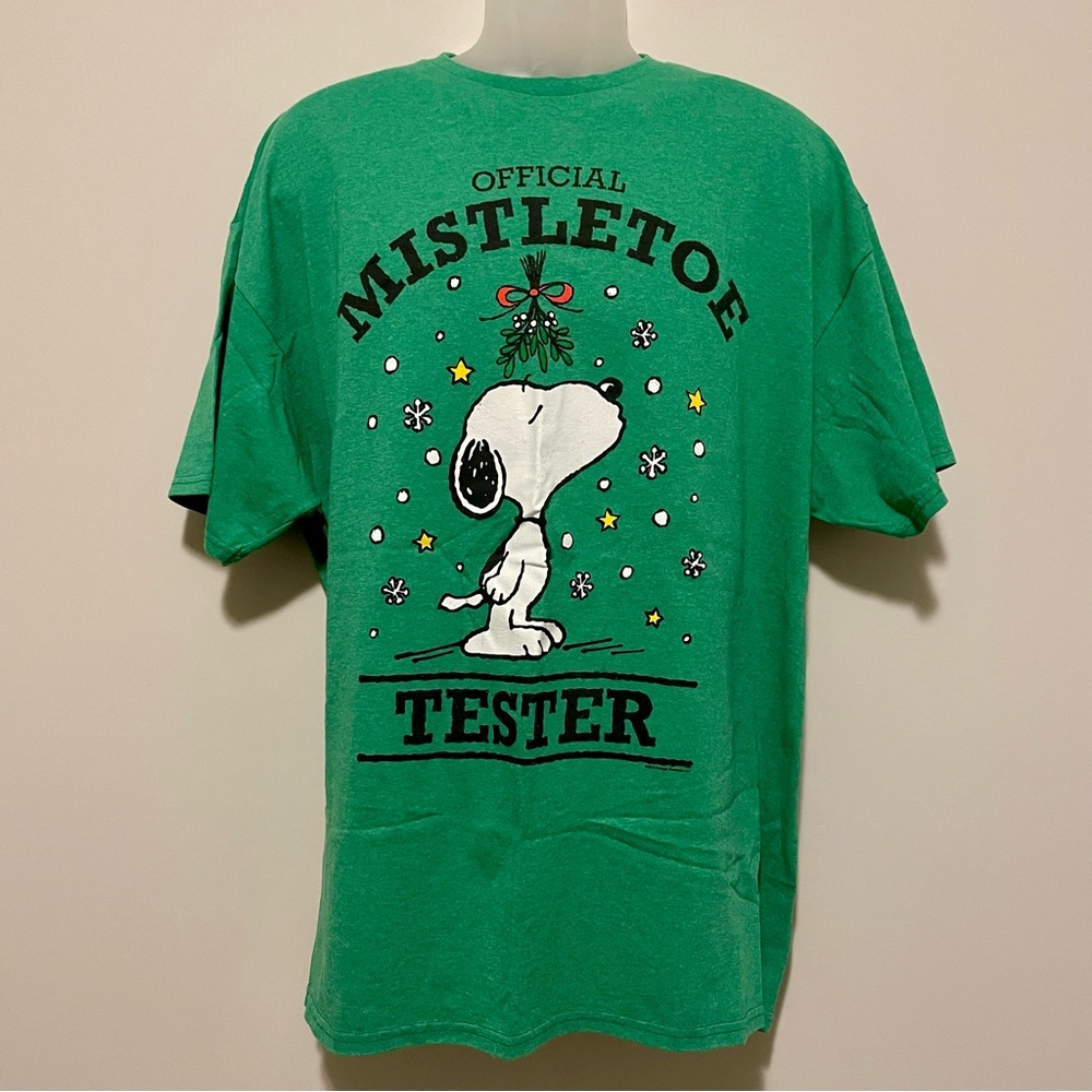 Green Snoopy “Official Mistletoe Tester” Christmas Graphic Tee | Size 2XL